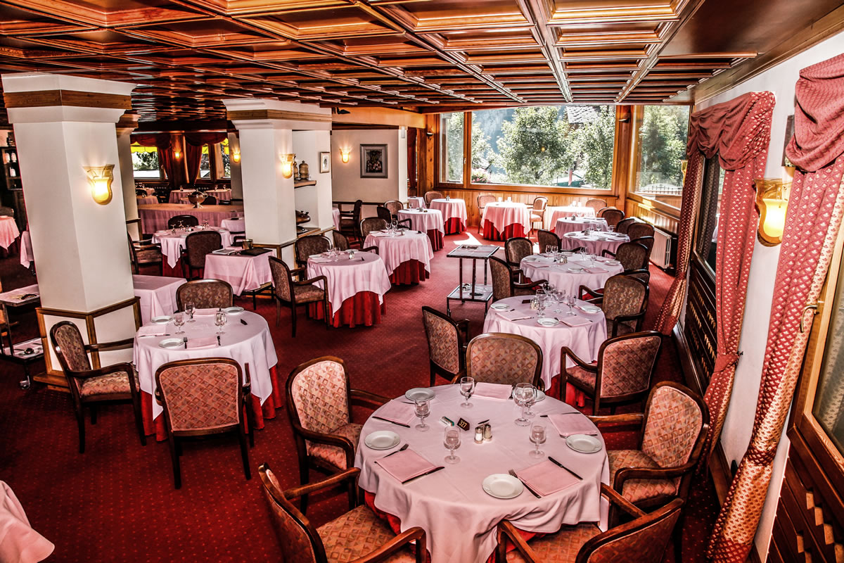 Sala del ristorante panoramico dell'Hotel Pavillon